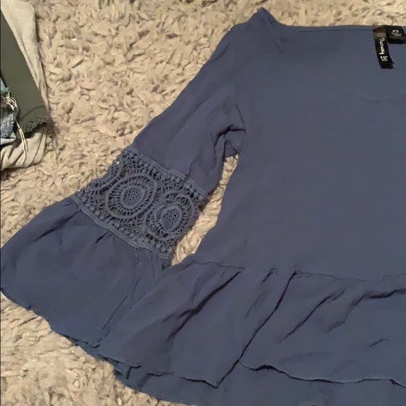 cute top only worn once! - Picture 2 of 2